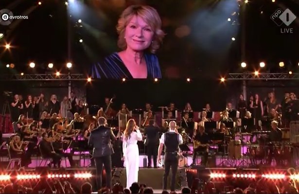 Videosnack: Eerbetoon Martine Bijl tijdens Musical Sing-a-long 2019